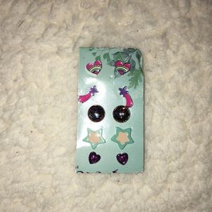 Cute little earrings!! 5 pack